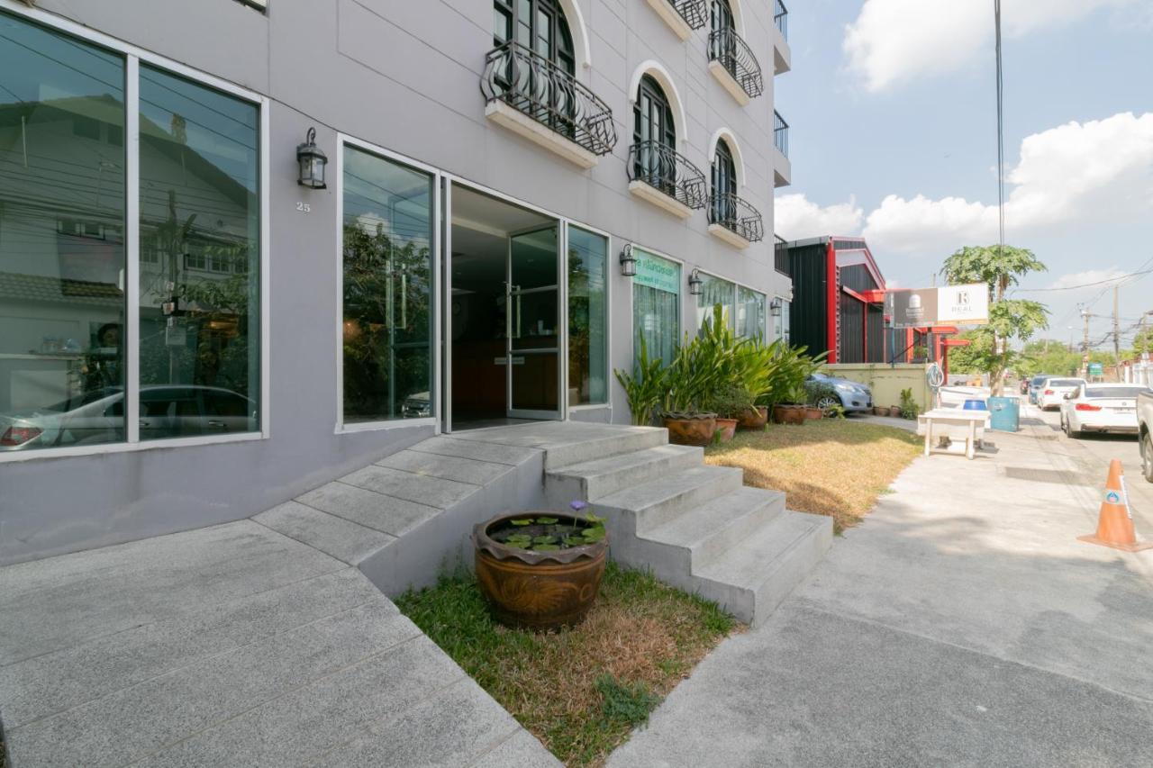 Resortel Lat Phrao 91 Bangkok Extérieur photo