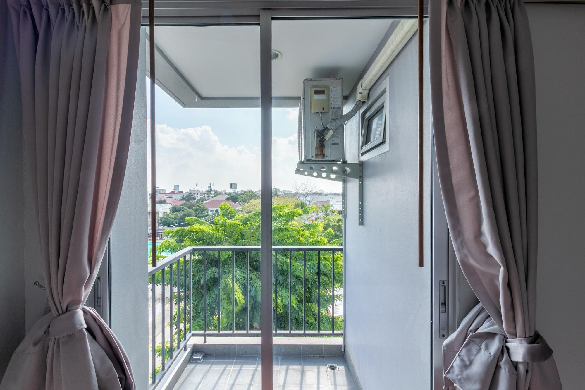 Resortel Lat Phrao 91 Bangkok Extérieur photo